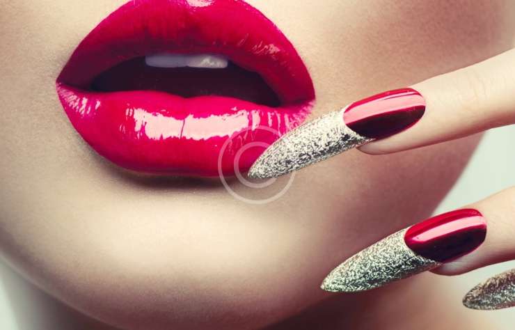 Ultra Glam Gold Nail Polishes for Holiday